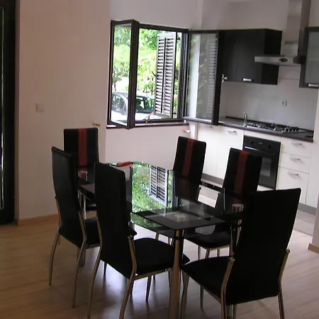 アパート Iva ロヴィンスコ・セロ