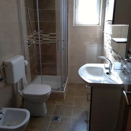 アパート Iva ロヴィンスコ・セロ