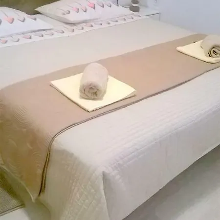 Iva Apartman *
