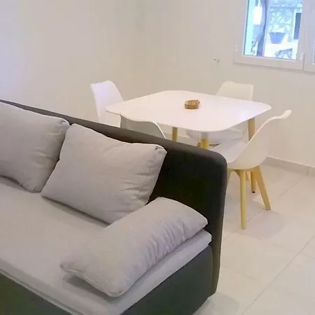 Iva Apartman *